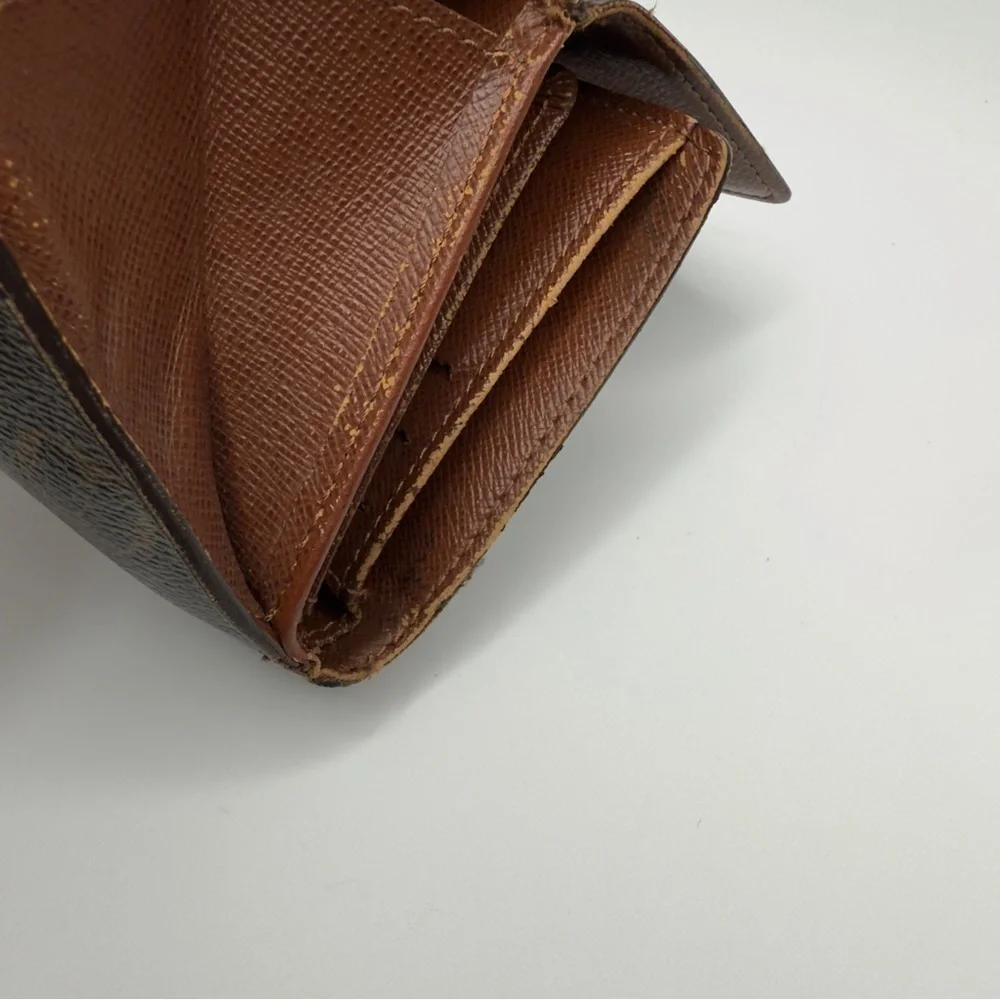 Louis Vuitton Elise Brown Monogram Wallet Tri-Fold | Unisex | Pre-Owned |